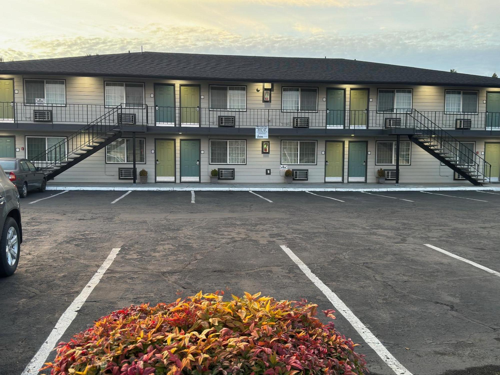 Royal Inn Eugene- Airport Dış mekan fotoğraf
